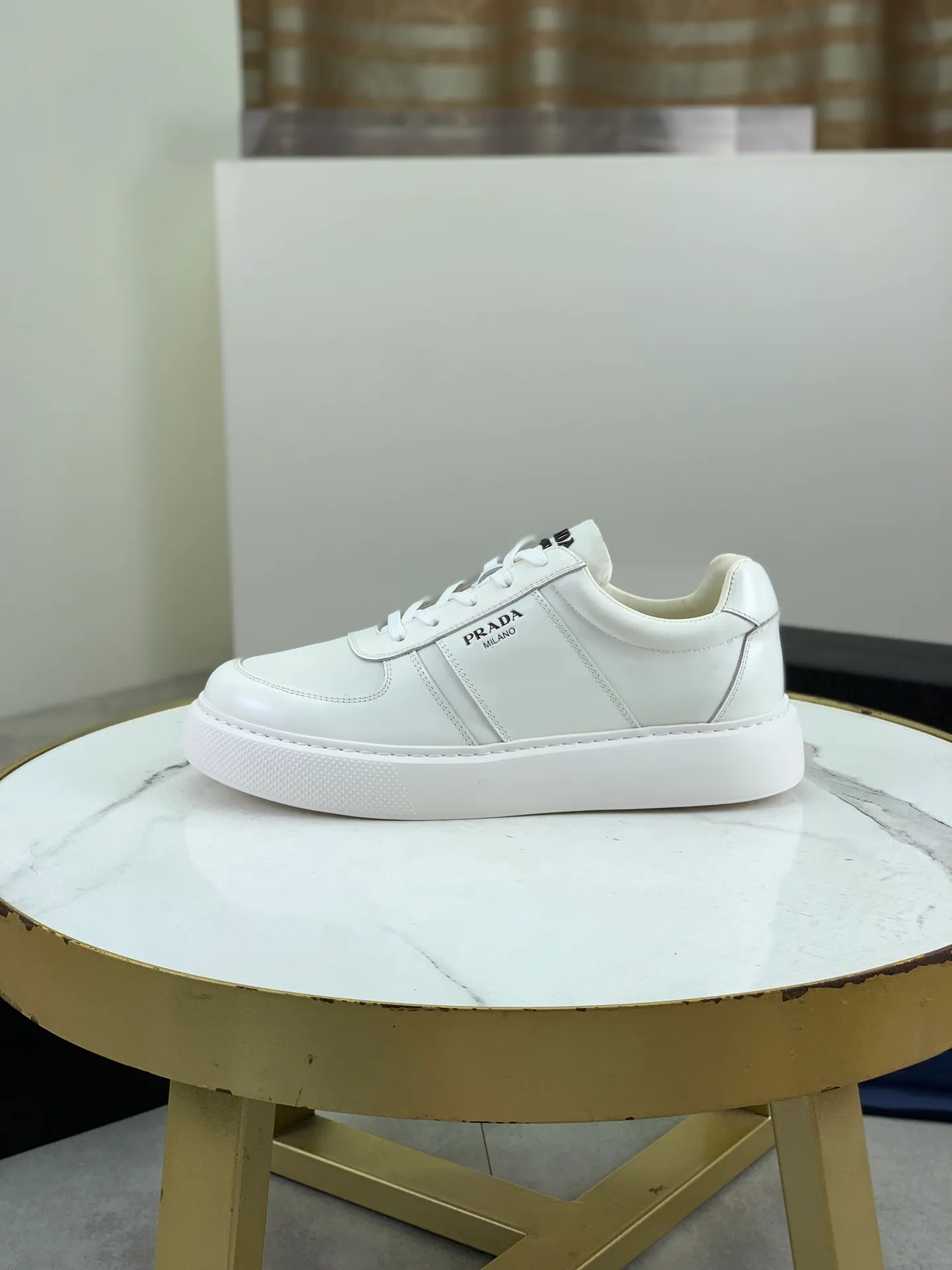 Factory price P660, top version, original order PRADA Prada's new casual sports shoes, original purchase, development and production, Prada men's classic series, technical breathable fabrics with cowhide, casual sports shoes, casual sports dad shoes, combined with high-tech breathable materials and cowhide, P's exclusive button decoration on the side. The outsole is full of P italic design and bright colors to show vitality and continue the brand design inspiration. Stroll around the city lightly and feel free and comfortable. Exquisite packaging at the delivery counter 🛍📦 ▪️Fabric: original custom pebbled calfskin ▪️Inner lining: cowhide lining ➕cowhide feet ▪️Outsole: molded PU+TPU material ▪️Sole thickness: 3.5CM ▪️Size: Men's 38-44 (45 can be customized) 2️⃣ colors available
